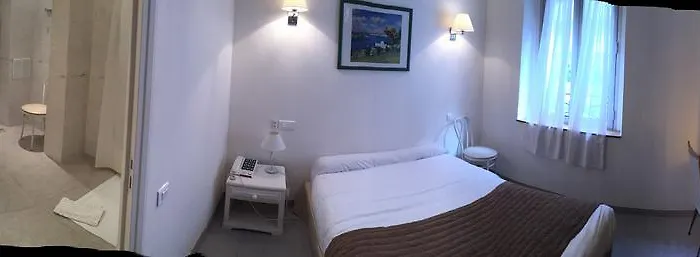 Le Clos D'alesia מלון 3*