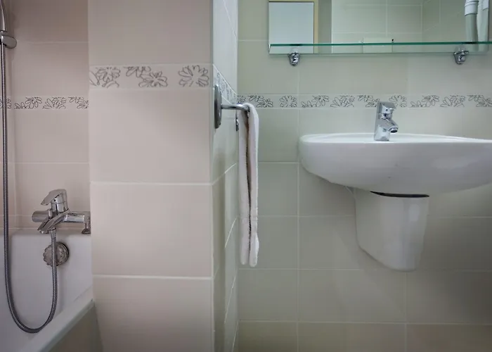 Le Clos D'alesia מלון 3*