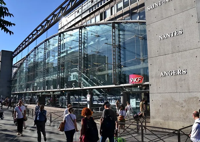 Le Clos D'alesia מלון 3*