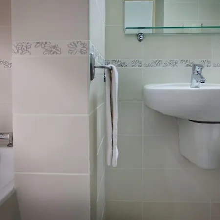 Le Clos D'alesia Szálloda 3*